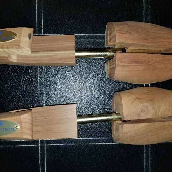 Cedar Shoe Stretchers - Picture 2 of 6